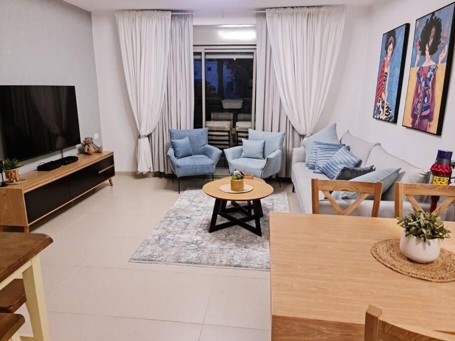 מרחק נגיעה בתקווה Petach Tikva Exterior foto